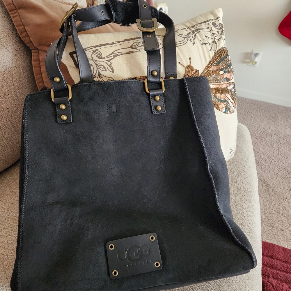 UGG ARLO MEDIUM/LARGE TOTE BAG IN BLACK SUEDE